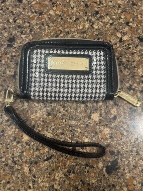 Betsey Johnson Black & White Houndstooth Plaque Wristlet